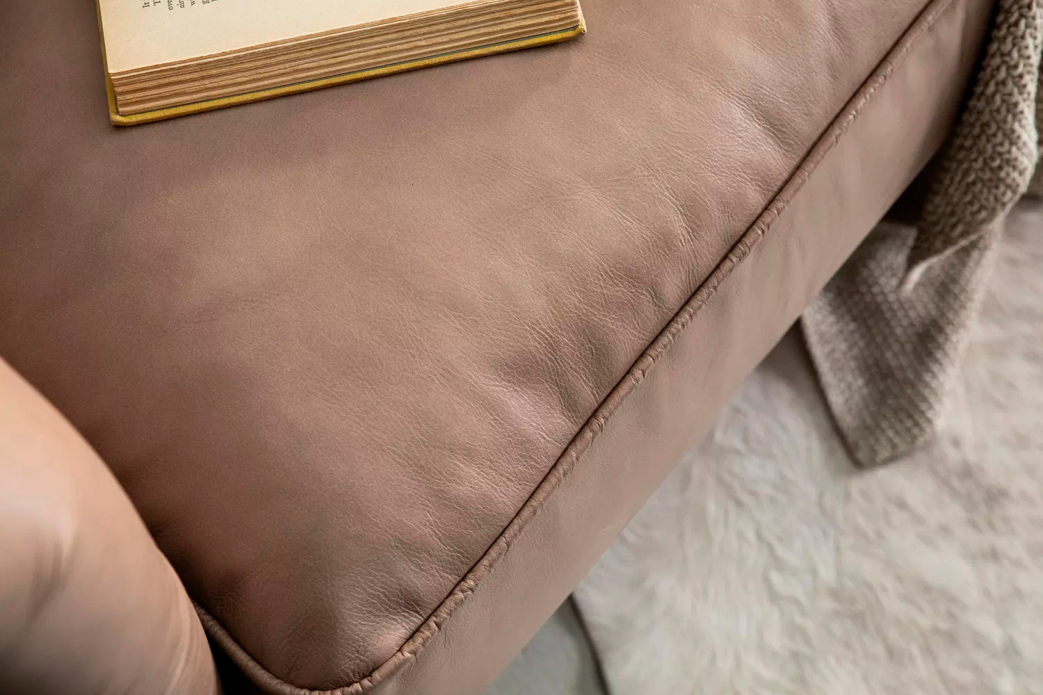 Sofá en Cuero ¨CHESTERFIELD¨