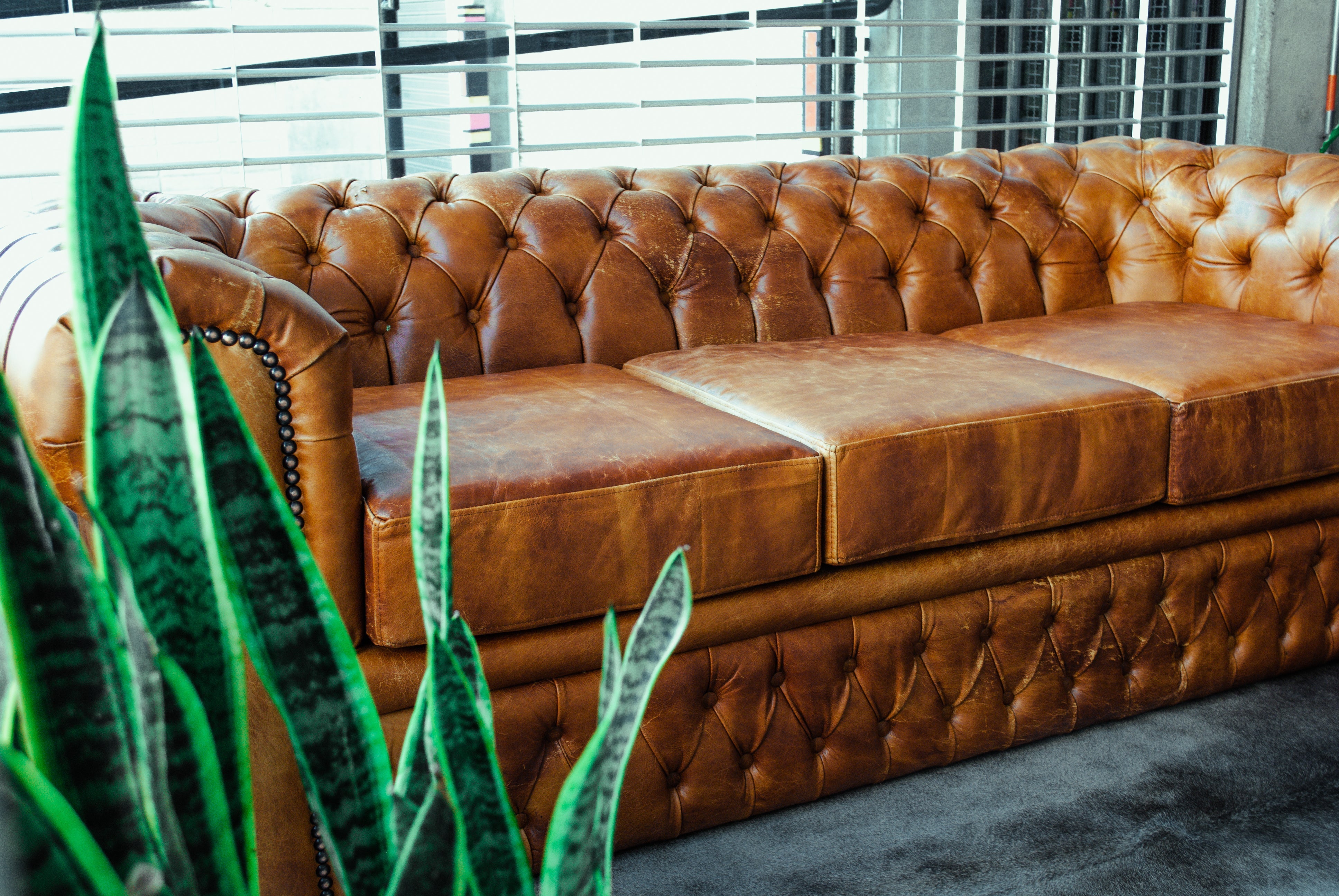 Sofá en Cuero ¨CHESTERFIELD¨