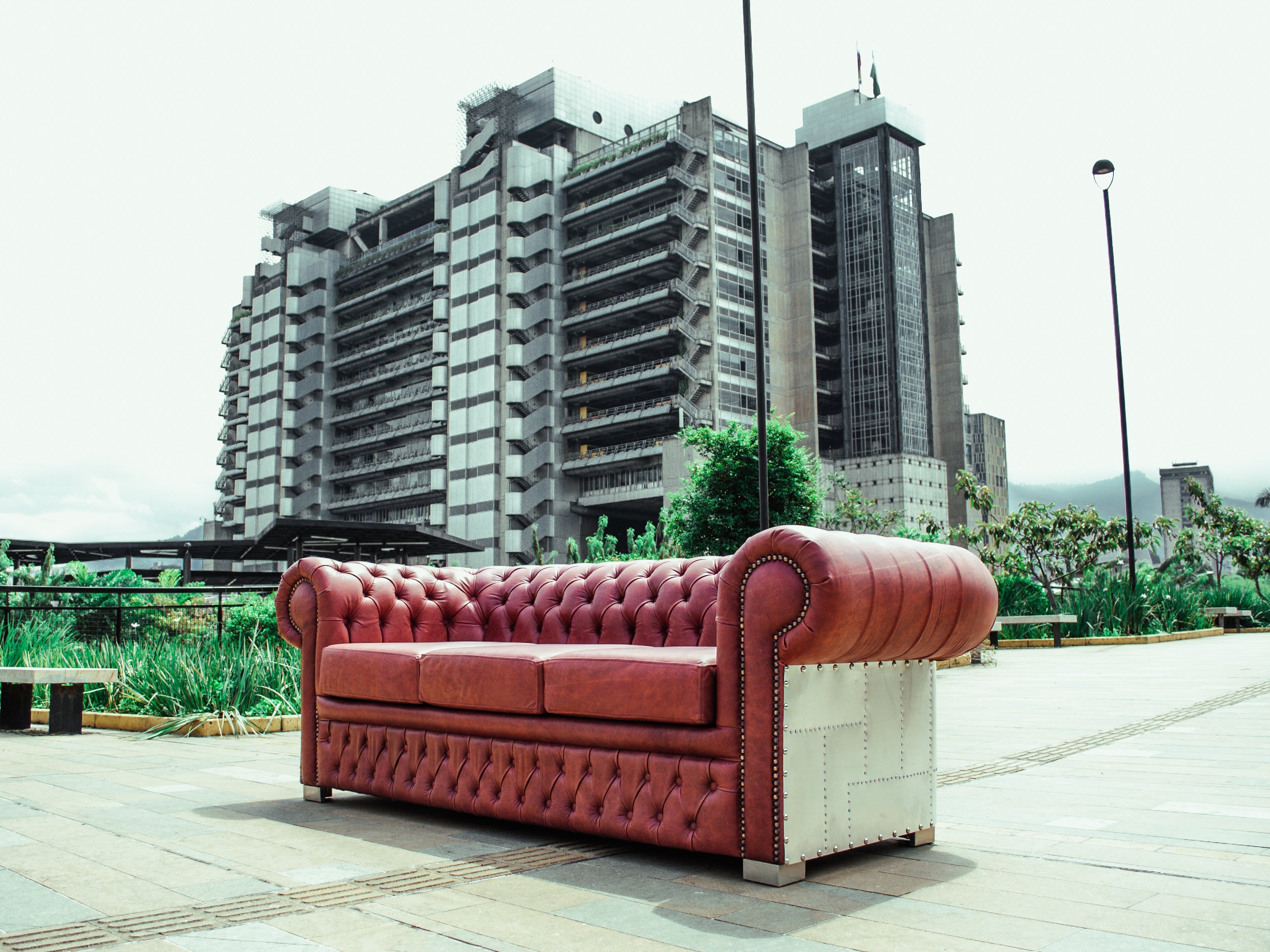 Sofá en Cuero ¨CHESTERFIELD EDICION AVIADOR¨