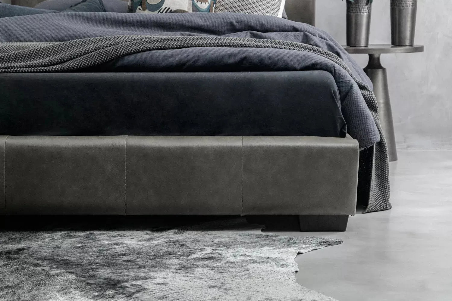 Cama en cuero "VENUS"