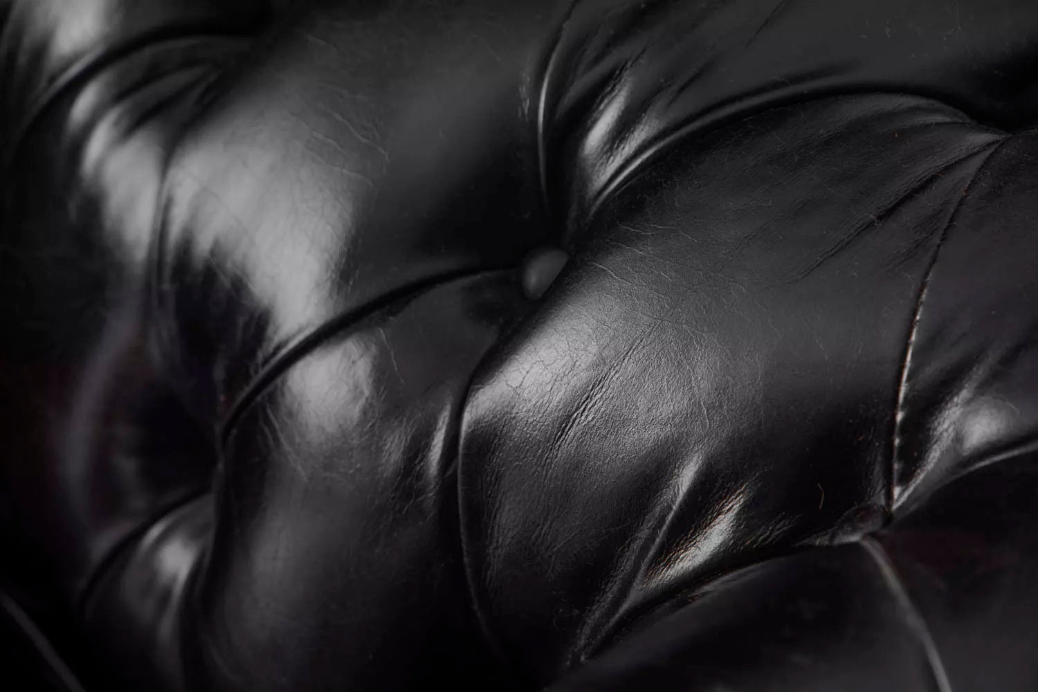 Sofá en Cuero ¨CHESTERFIELD¨