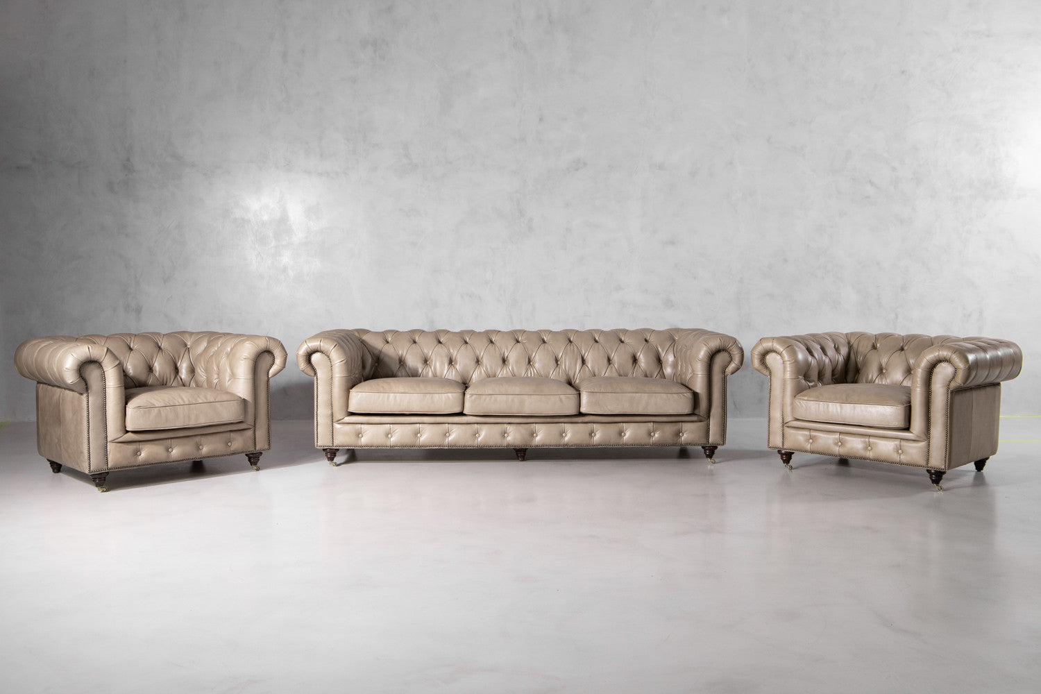 SET Chesterfield en Cuero "Sofá 3 Plazas + 2 Poltronas"