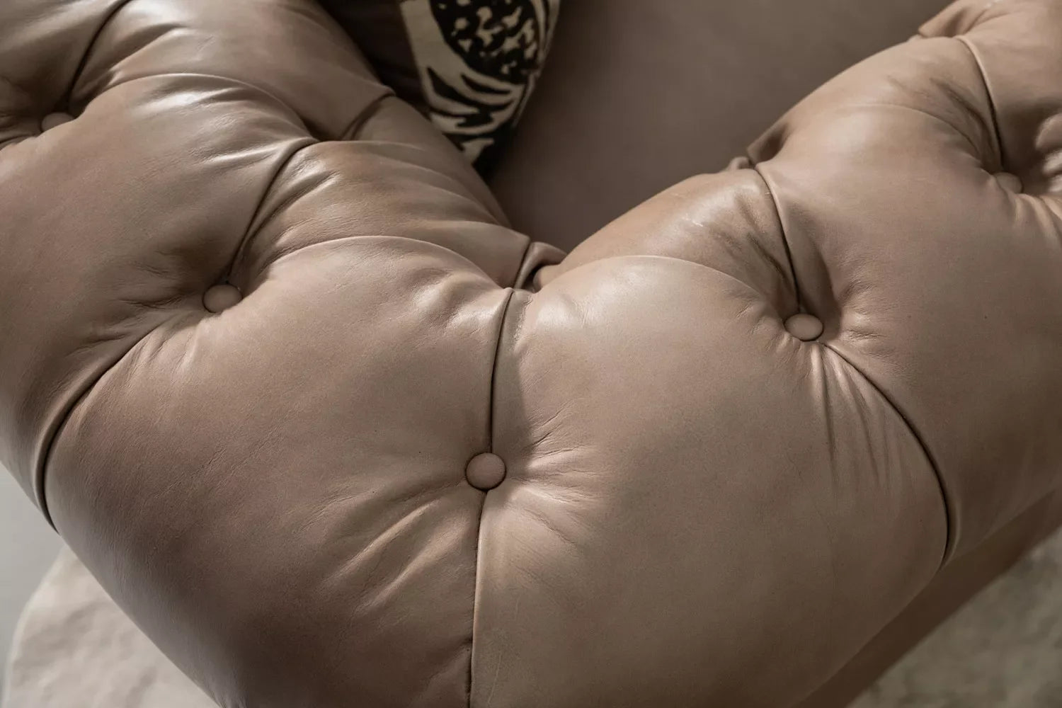 SET Chesterfield en Cuero "Sofá 3 Plazas + 2 Poltronas"