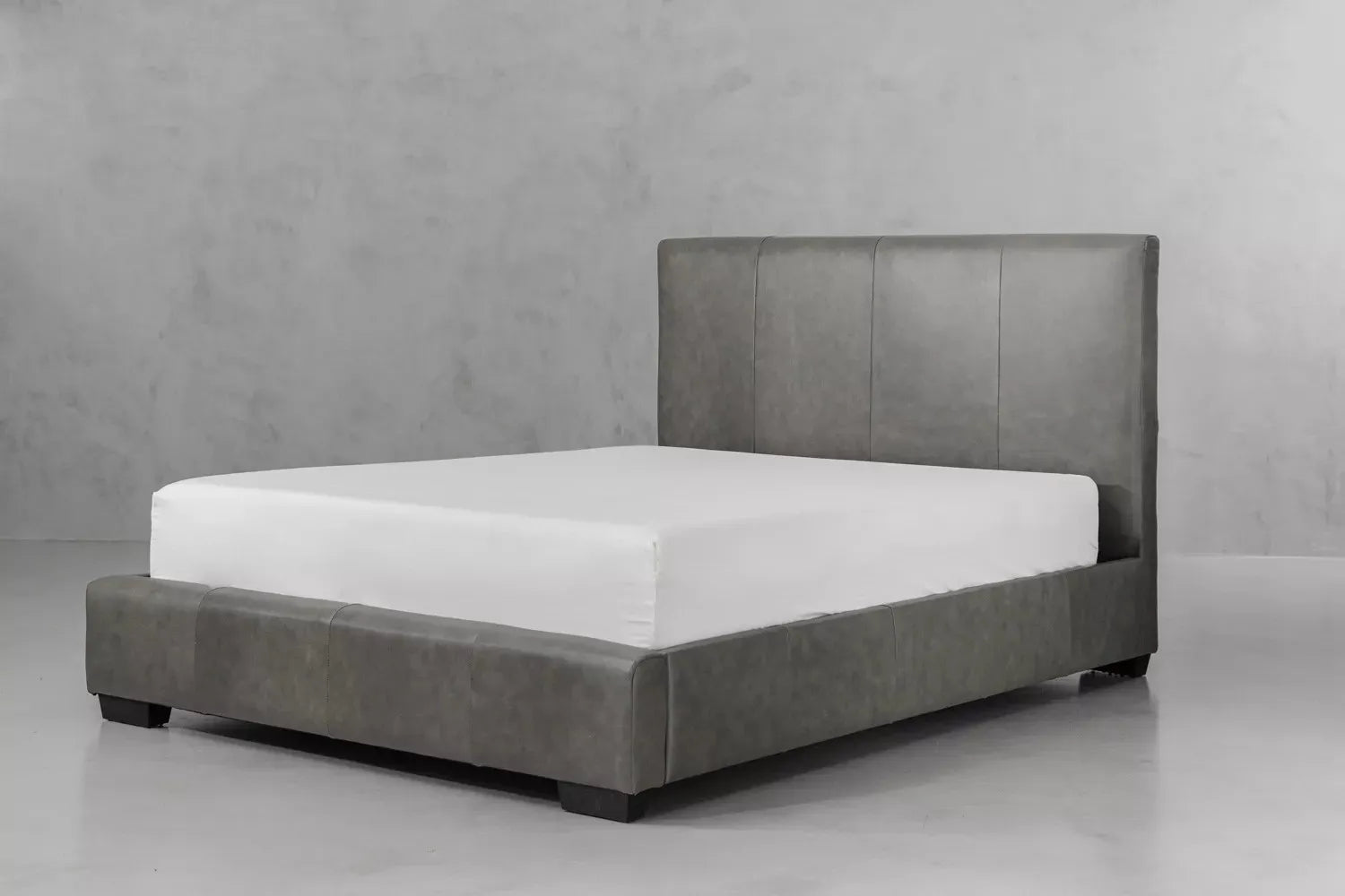 Cama en cuero "VENUS"